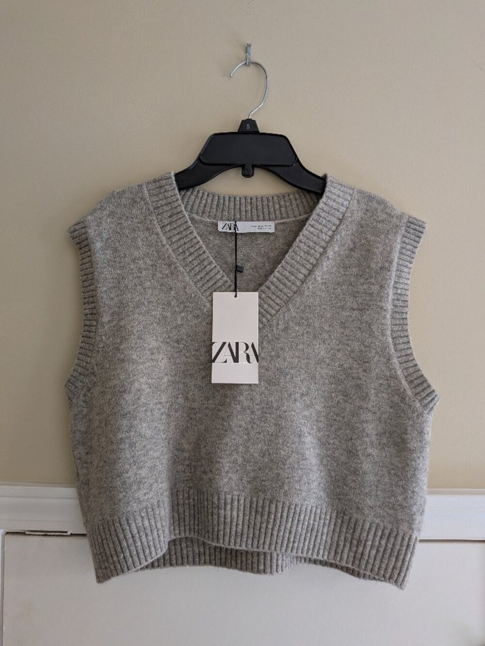 NWT Zara Knit Gray V-Neck Crop Top